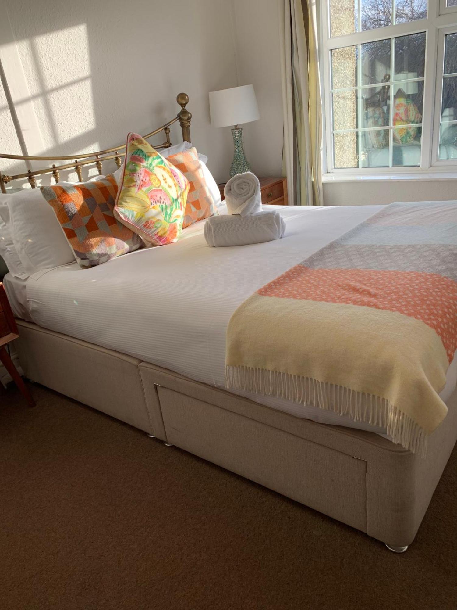 The Lazy Lion Bed & Breakfast Milford on Sea Exterior photo