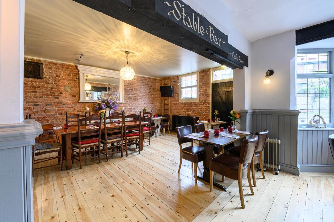The Lazy Lion Bed & Breakfast Milford on Sea Exterior photo